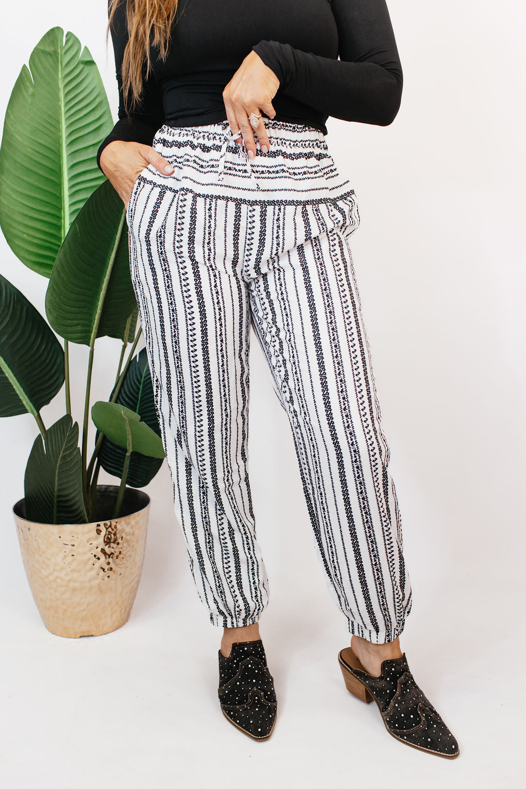 Black Out Lines Pants