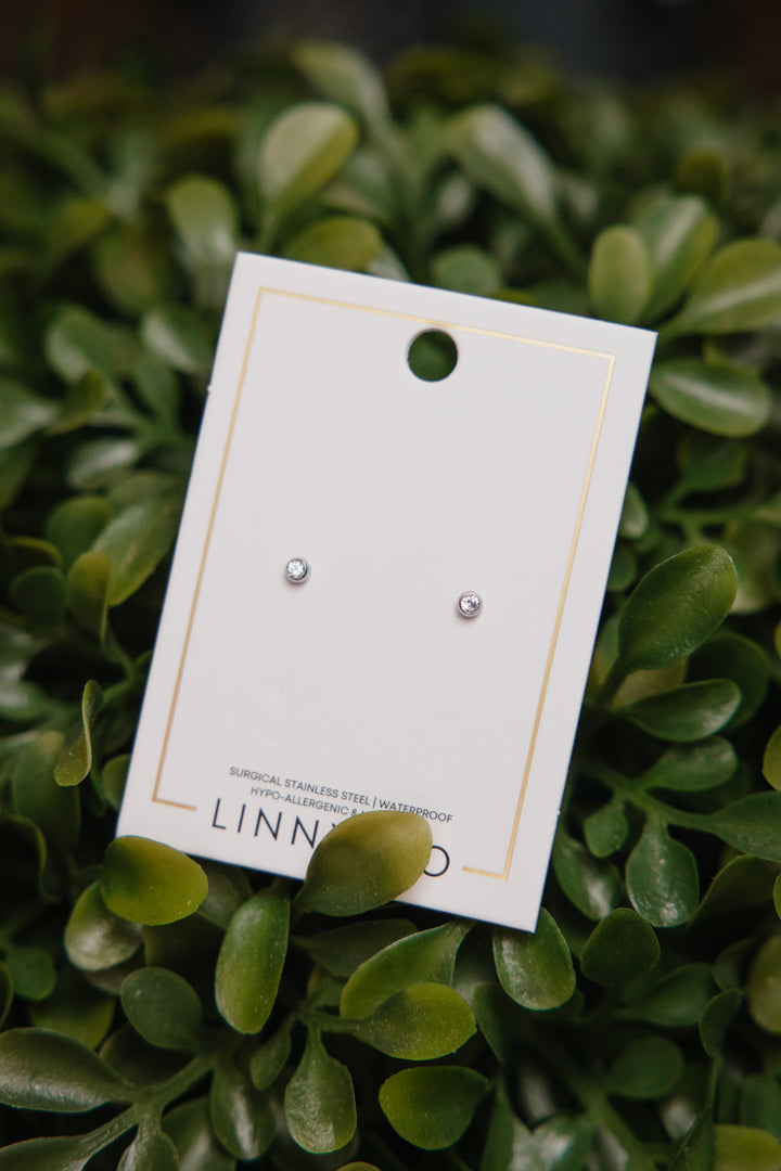 Micro Cooper Stud Earrings In Clear Silver 2mm