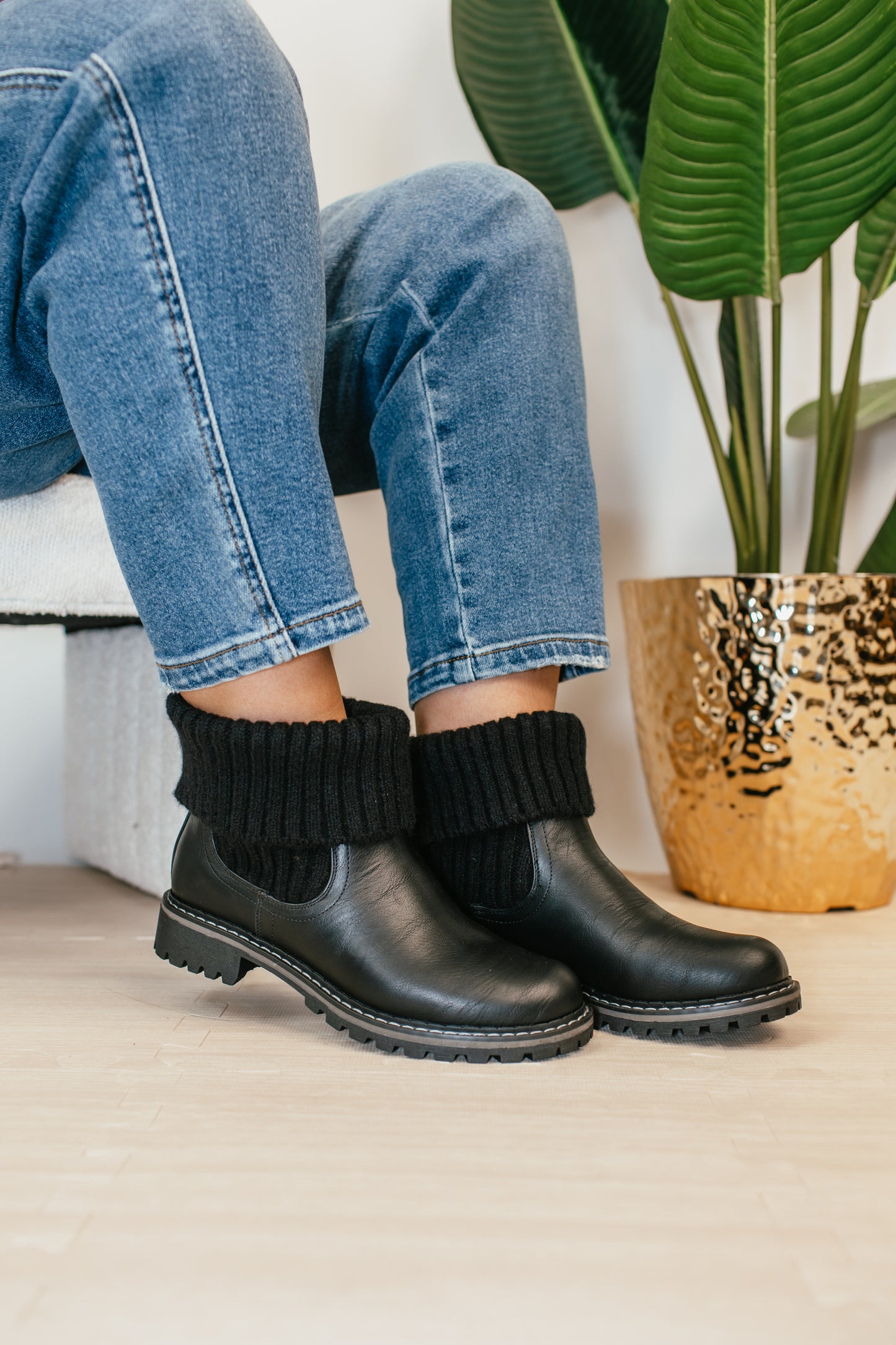Corky's Black Quiver Boots