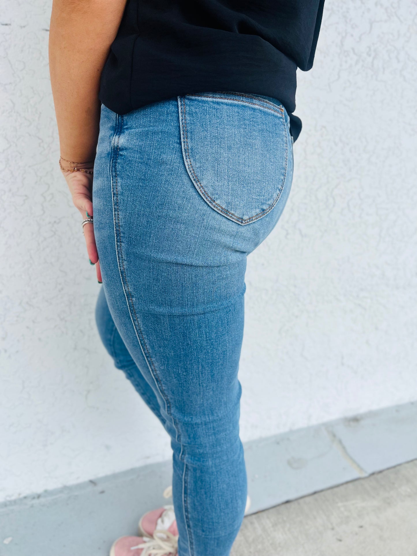 Judy Blue Tummy Control True Romance Jeans - Reg/Curvy
