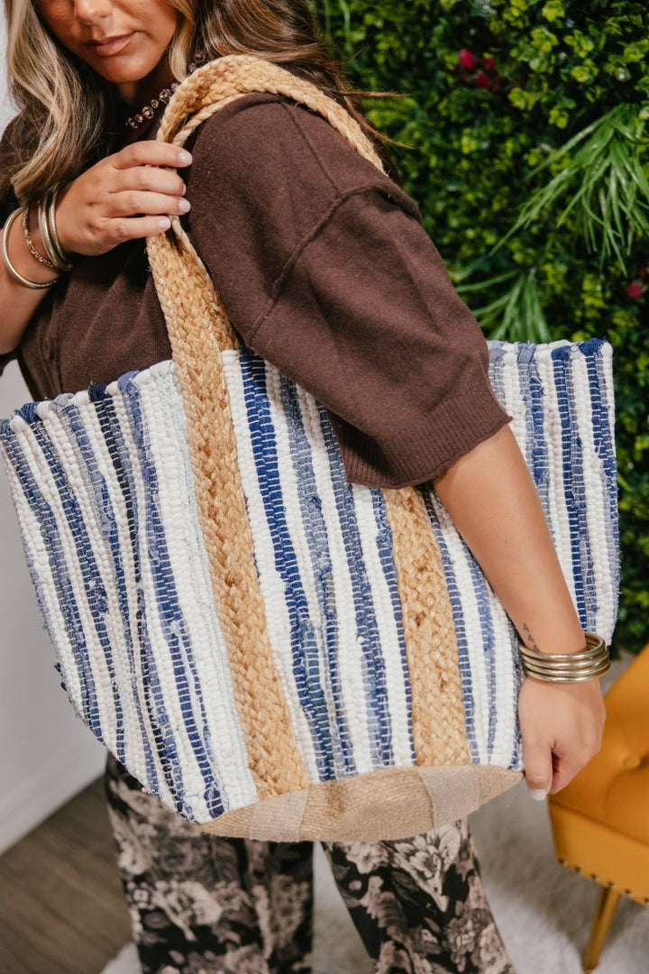 Seaside Stroll Tote In Ivory/denim - Macoma Boutique310 Accessories