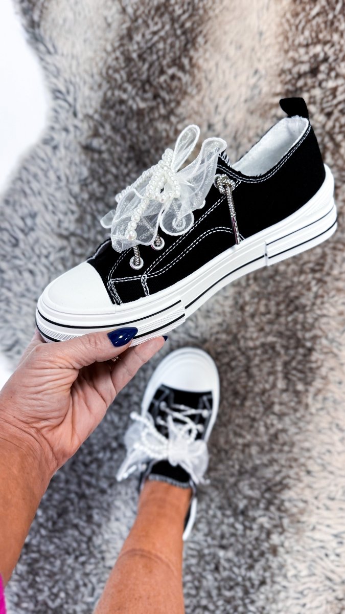 Very G Natural Aman Pearls Sneakers In Black - Macoma Boutique301 Sneakers