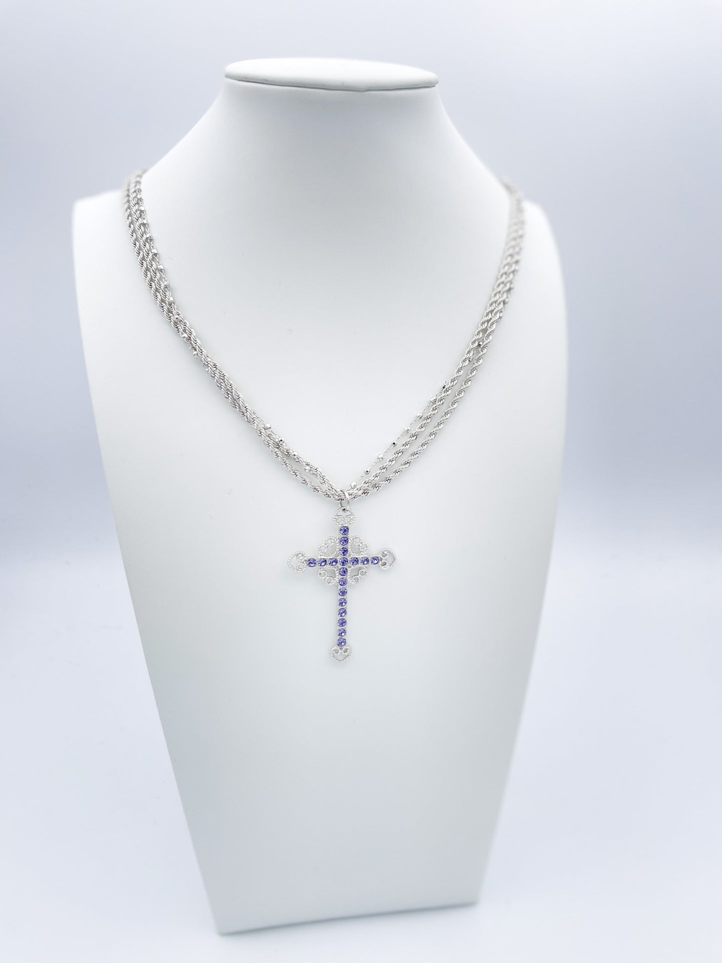 Collar con cruz de Ashley - VENTA FINAL