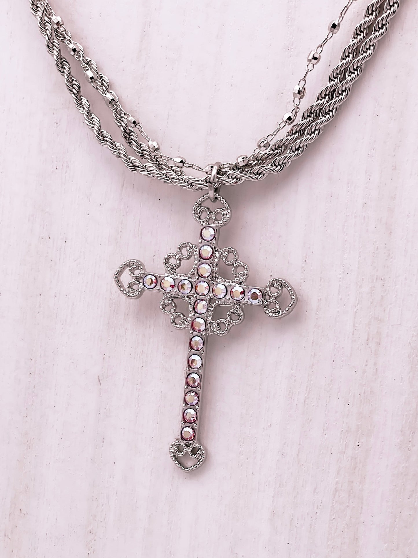 Collar con cruz de Ashley - VENTA FINAL