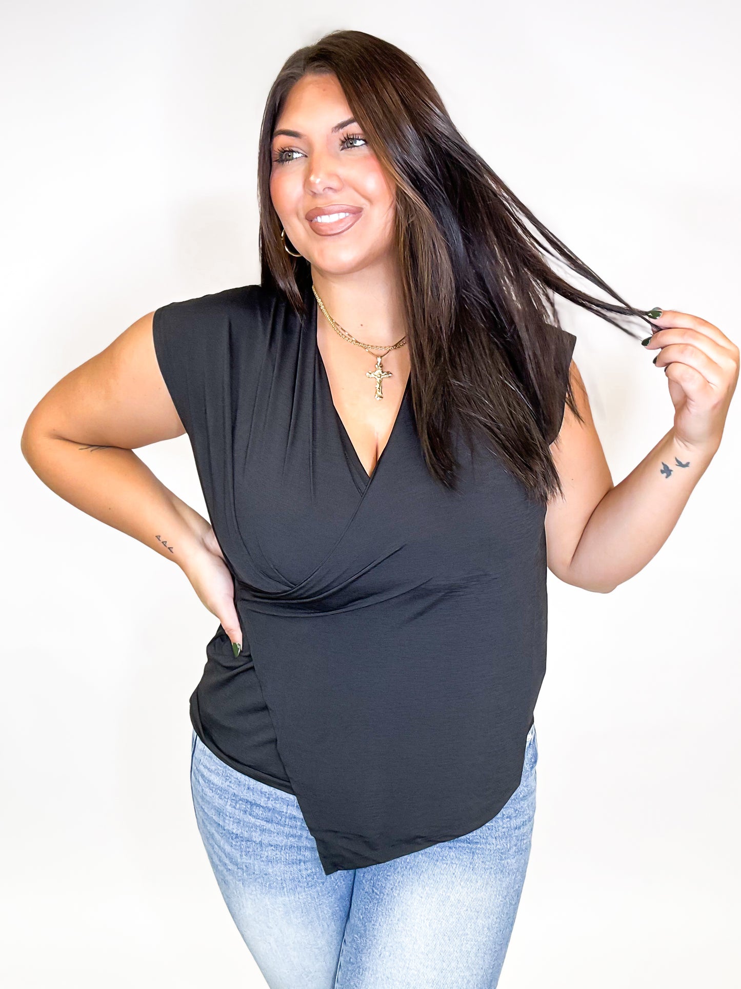 Top cruzado con estrellas en color negro - Regular/Curvy