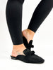 Mules moulantes en faux daim noir de Corky