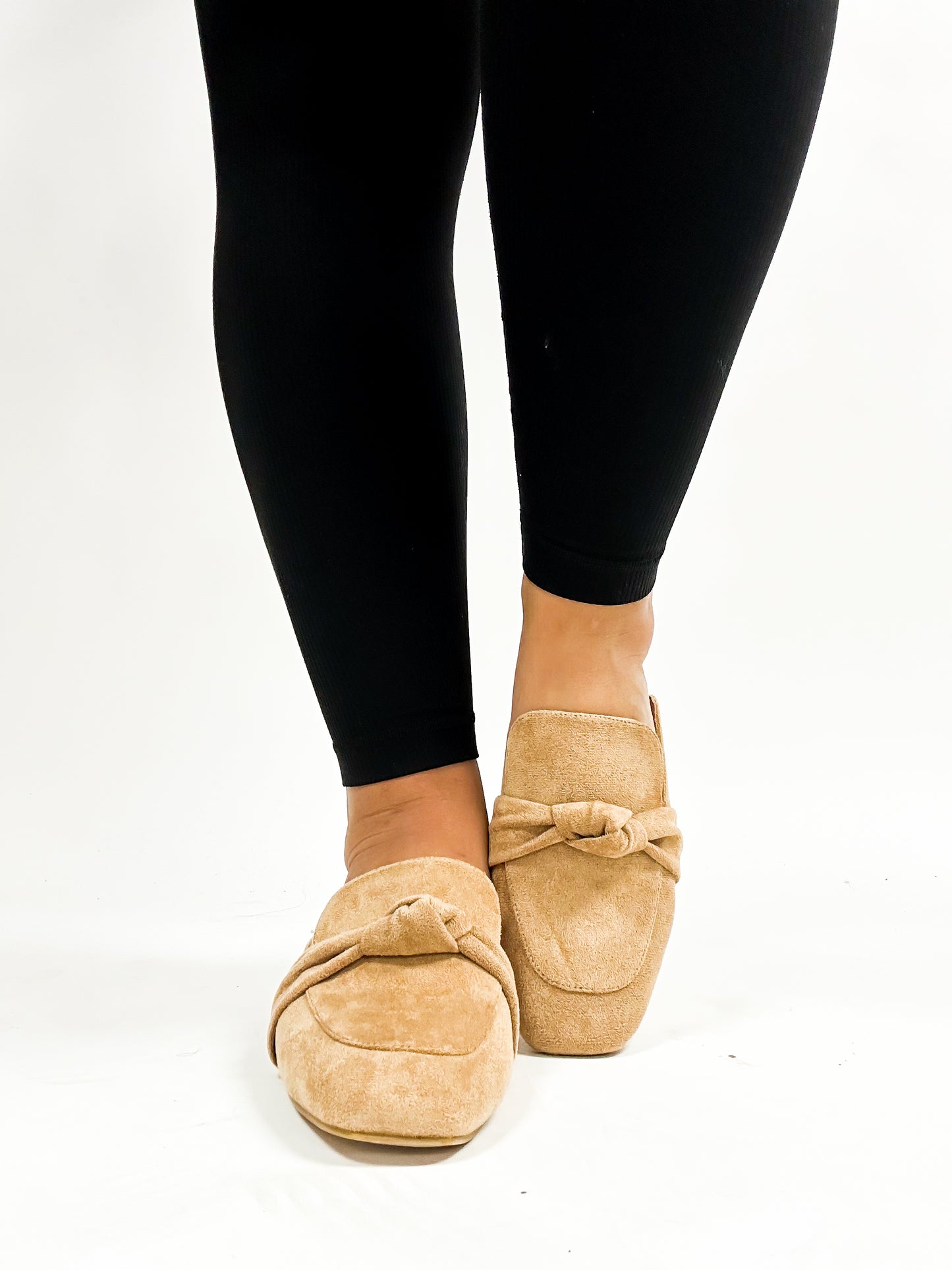 Mules moulantes en simili-daim camel de Corky