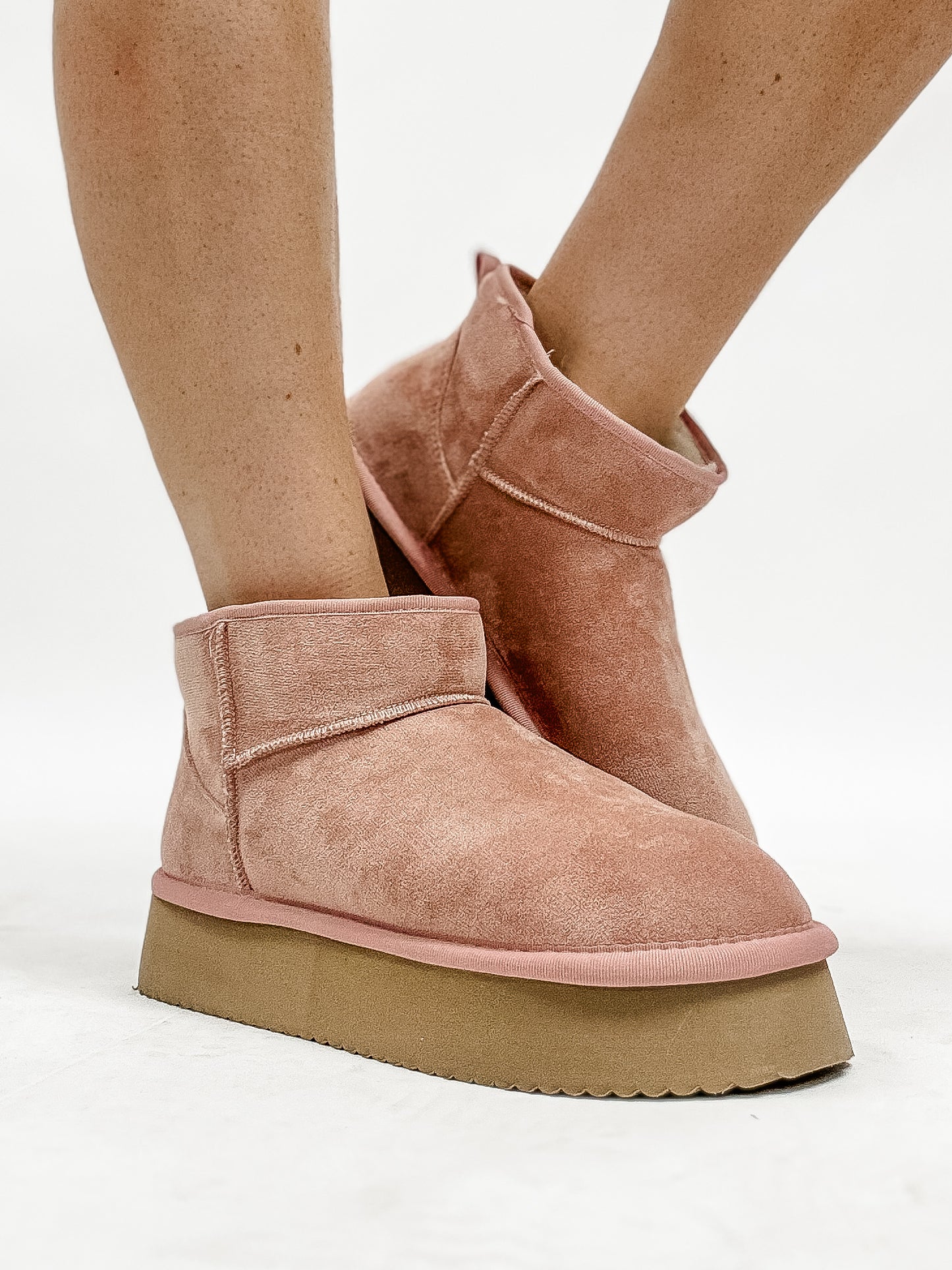 Bottes de service en faux daim blush de Corky