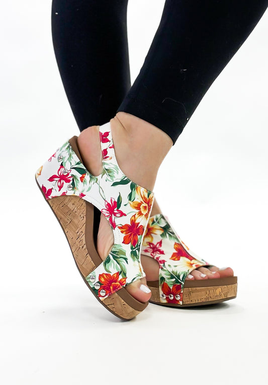 Preventa: sandalias Carley con estampado floral blanco de Corky