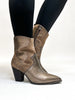 Les belles bottes en bronze de Corky