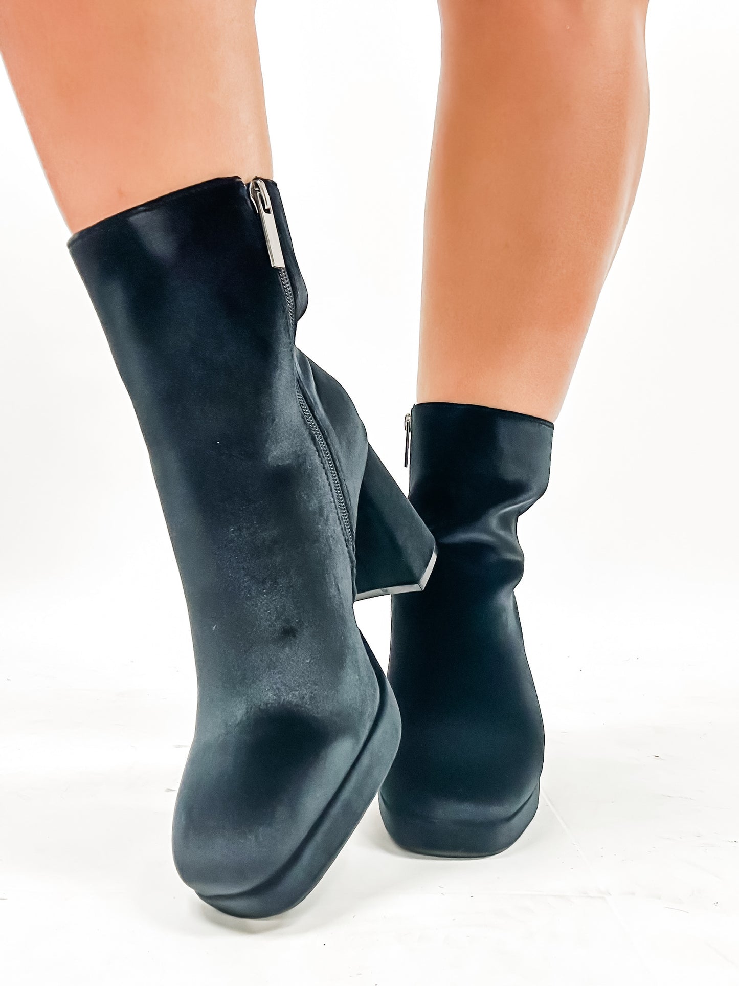 Bottes anti-limaces en velours noir de Corky