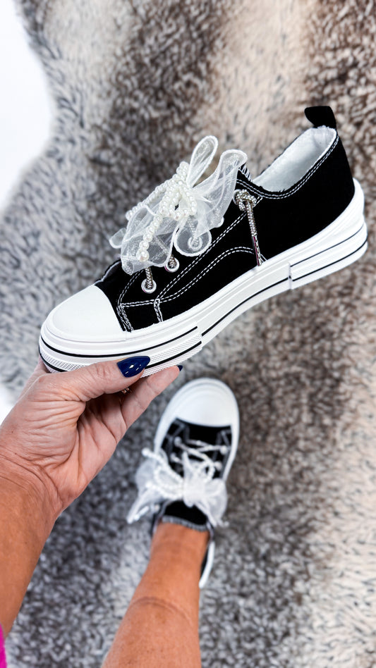 Very G Natural Aman Pearls Sneakers In Black