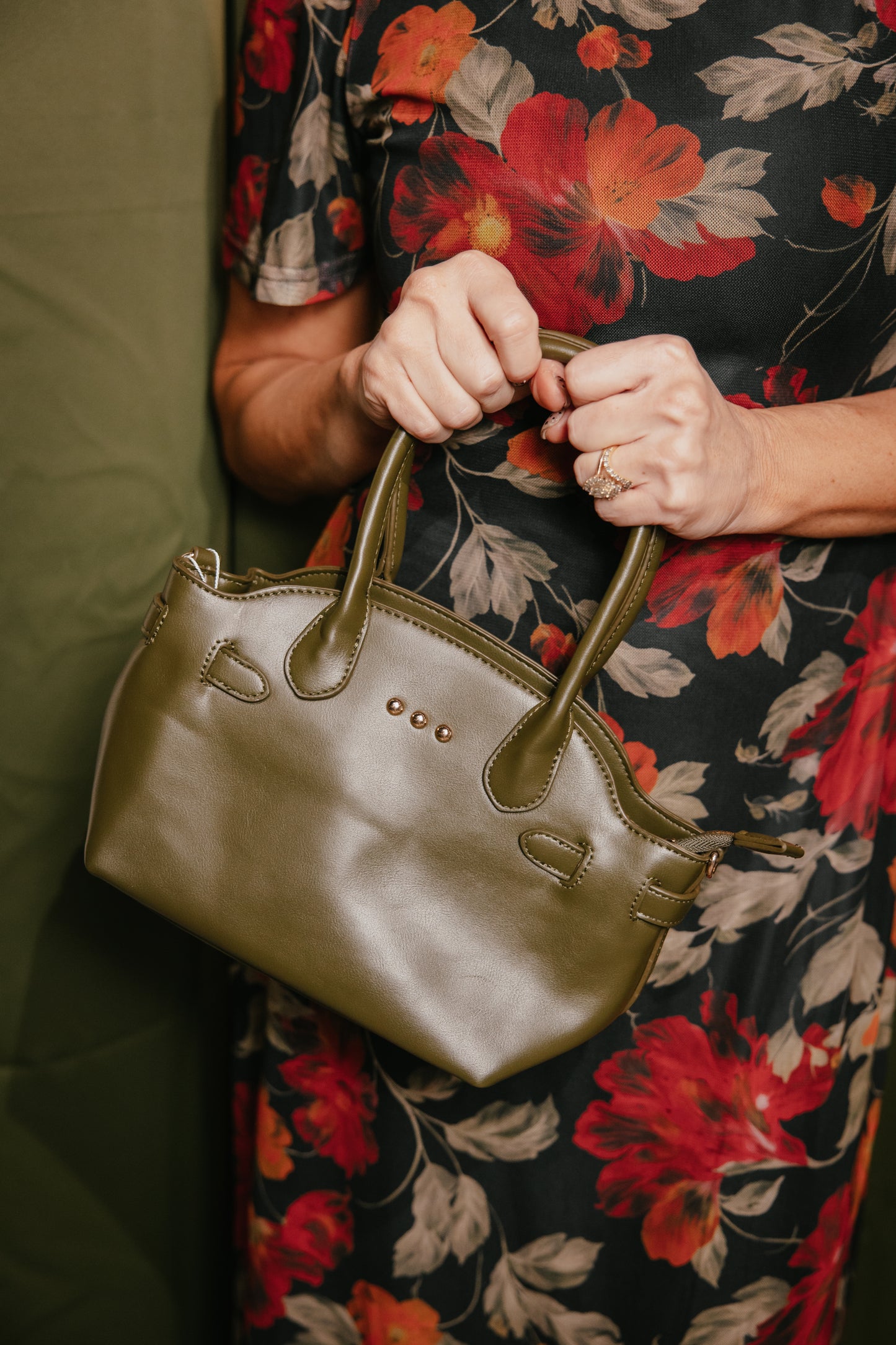 Veronica Small Tote In Olive
