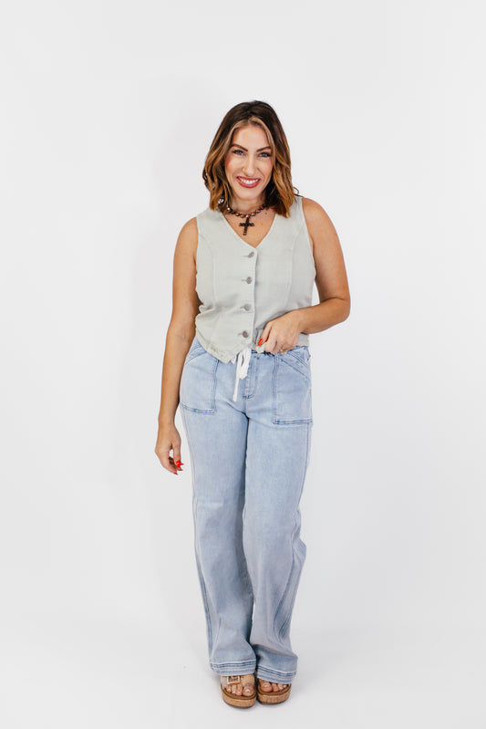 Button Down Vest in Pistachio - Reg/Curvy