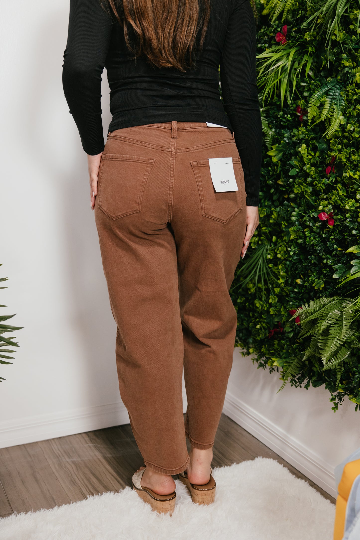 Coffee Break Barrel Jeans