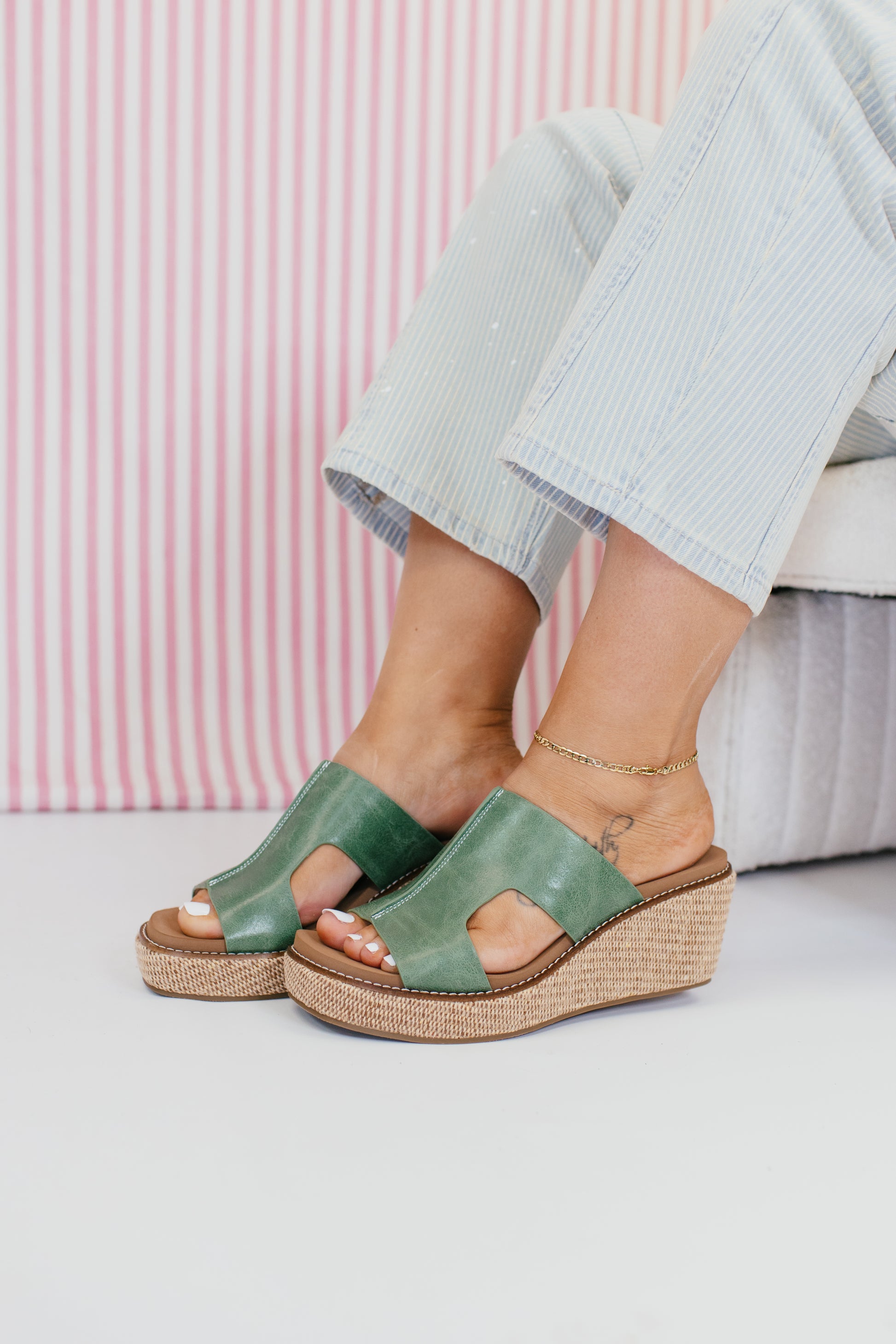 Corky's Leaf Kiss N Tell Wedges