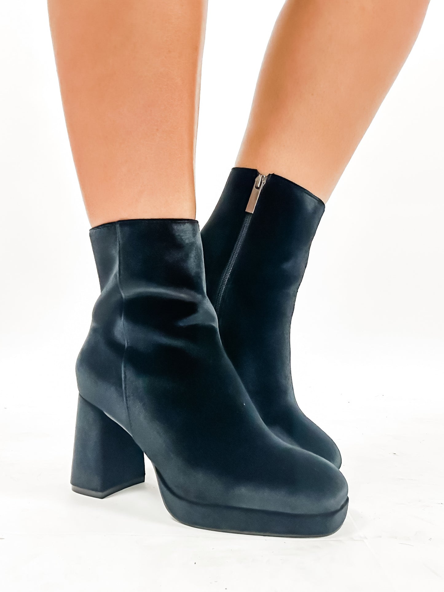 Bottes anti-limaces en velours noir de Corky