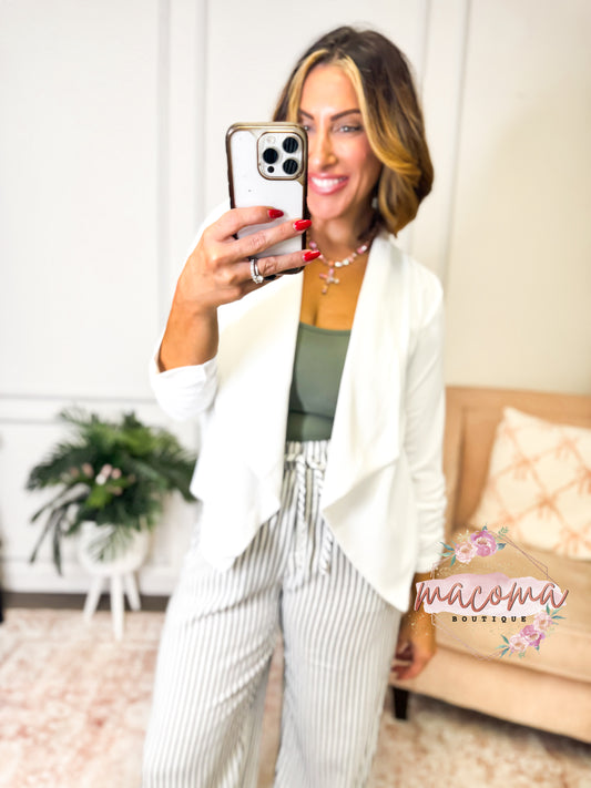 Power Play Blazer in Off White - Reg/Curvy
