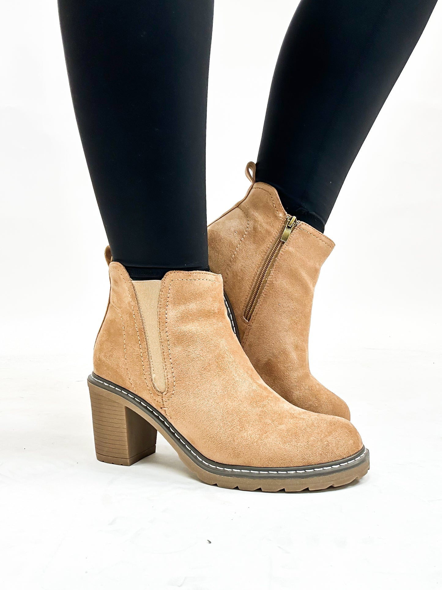 Bottines Bite Me en simili-daim camel de Corky