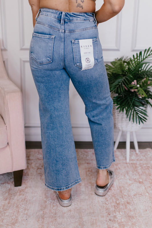 Can't Stop The Crop Jeans - Reg/Curvy