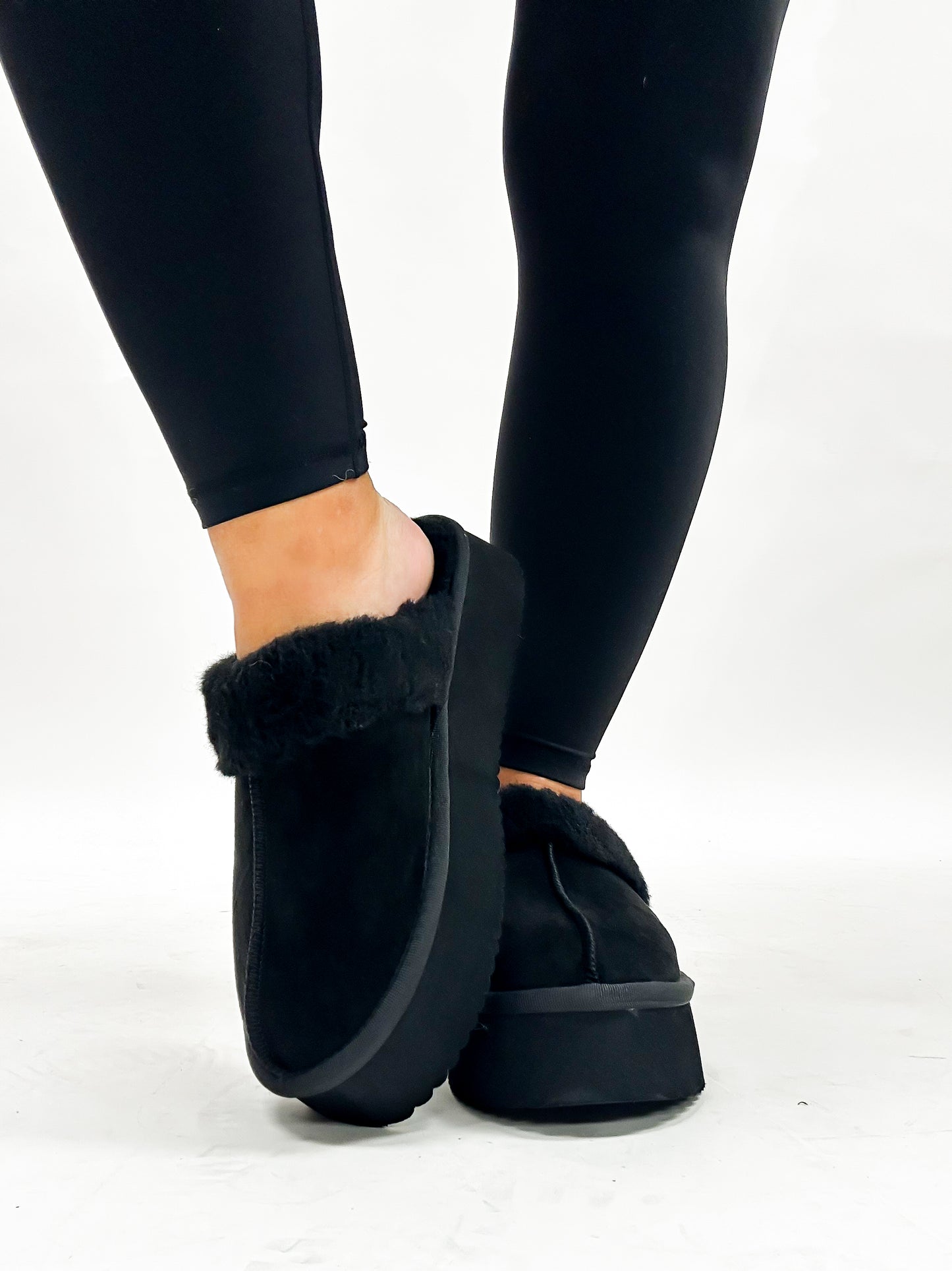 Bottes douillettes en simili-daim noir de Corky