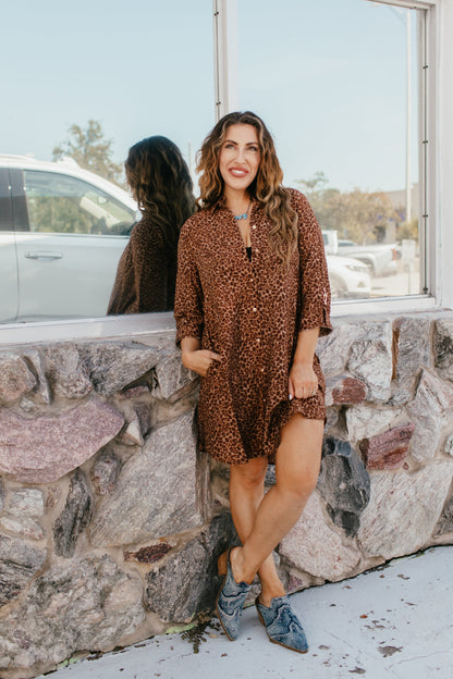 Cue The Compliments Dress In Mocha/brown Combo