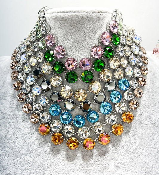 Prévente : Collier à fermoir magnétique rond en strass mélangés