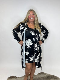 Prévente : Robe à bretelles spaghetti Peaceful Nights en motif floral noir