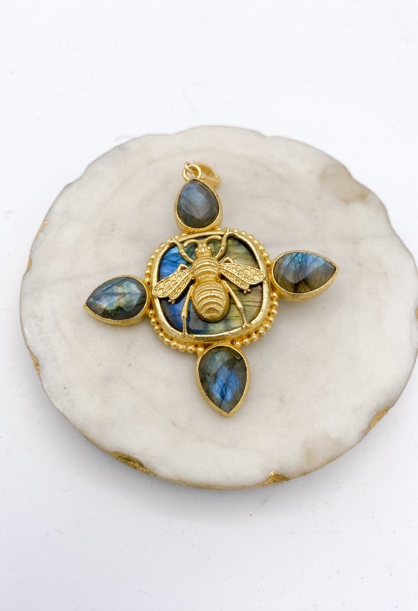 Busy Bee Charm - Macoma Boutique315 Jewelry