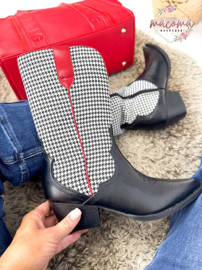 Corkys Black White Houndstooth Somebodys Problem Boots - Macoma Boutique303 Mules & Boots