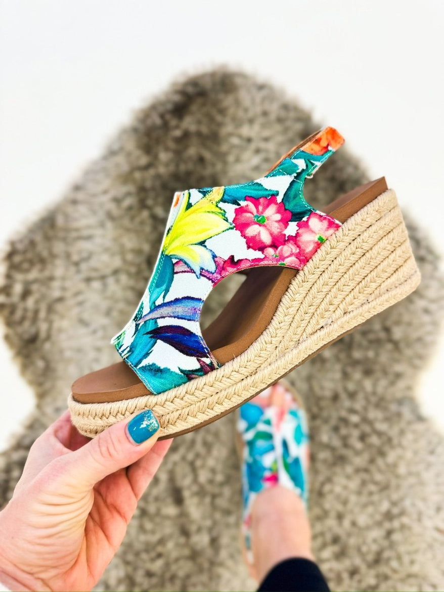 Prévente : sandales Carley en jute blanc à motifs floraux multicolores de Corky