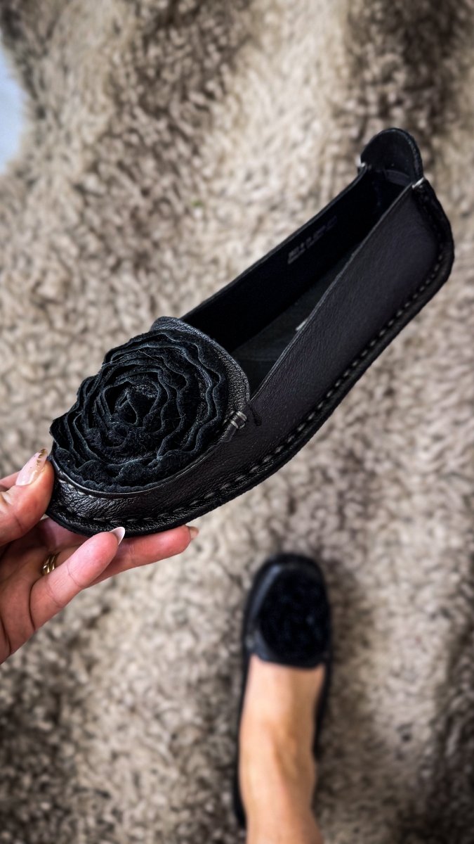 L'artiste Black Dezi Flats - Macoma Boutique305 Flats
