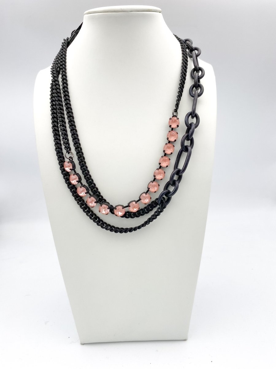 Tova Cricket Necklace in Smutt Flamingo Mix