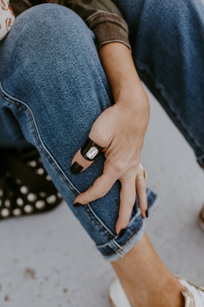 Tova Mini Roddy Ring in Enamel Black