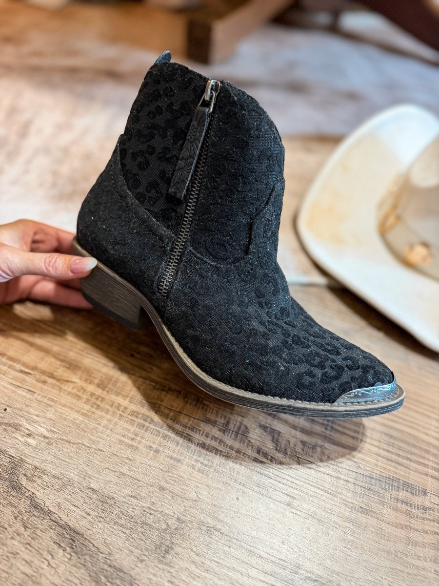 Very G Black Gina Boots - Macoma Boutique303 Mules & Boots