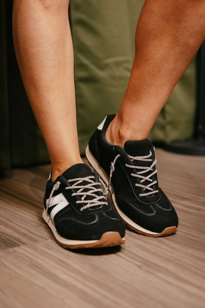 Very G Black Justine Sneakers - Macoma Boutique301 Sneakers