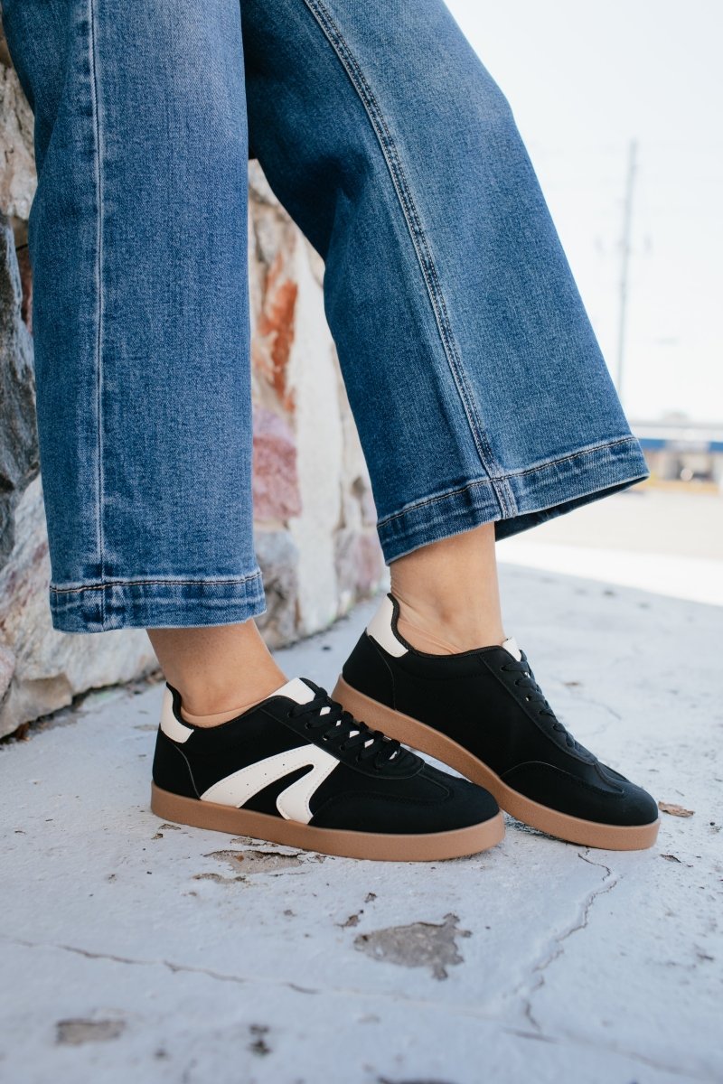 Very G Black Retro Sneakers - Macoma Boutique555 Presales