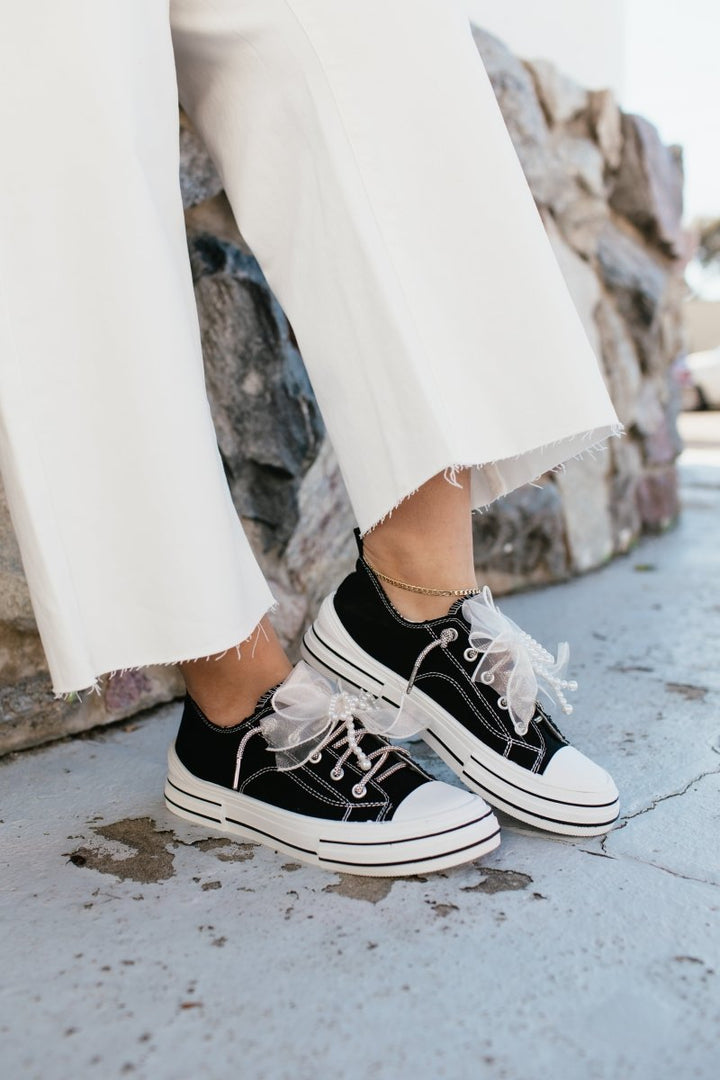 Very G Natural Aman Pearls Sneakers In Black - Macoma Boutique301 Sneakers