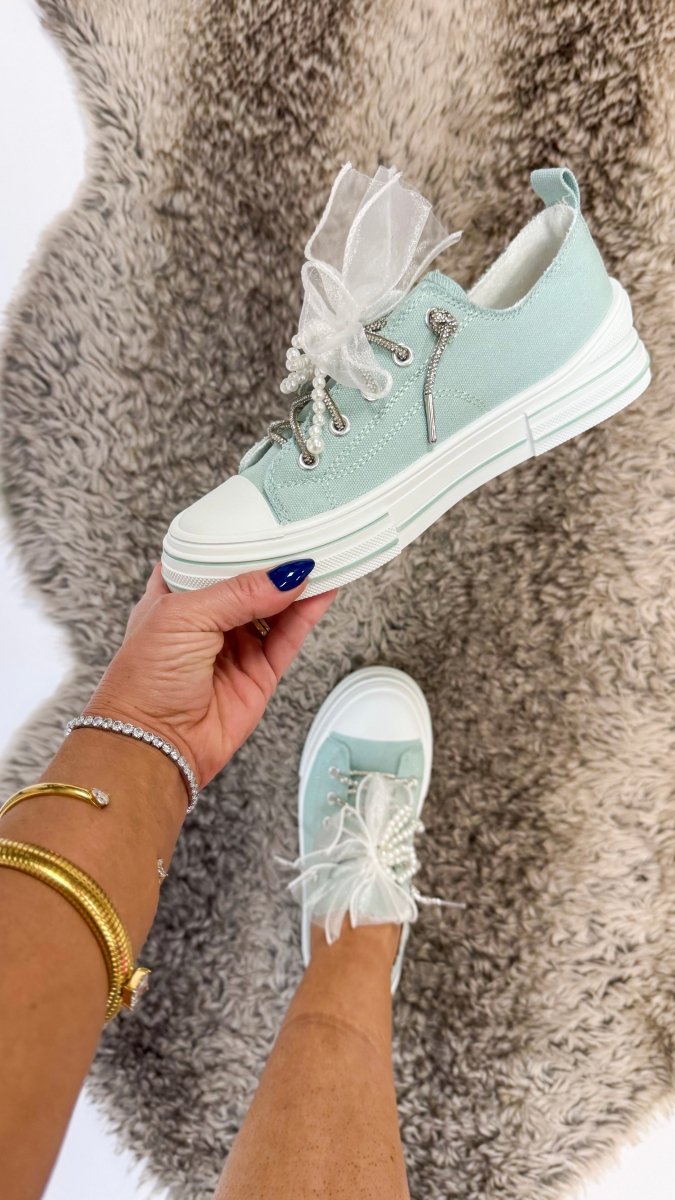Very G Natural Aman Pearls Sneakers In Light Blue - Macoma Boutique301 Sneakers